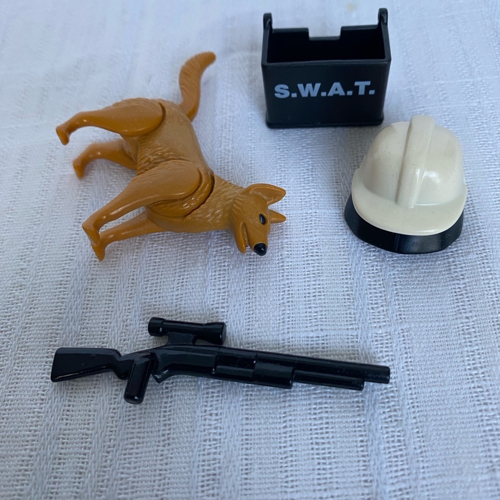 PLAYMOBIL Special Police SWAT Set - 2 Figures With German Shepherd & Accessories - Picture 8 of 8